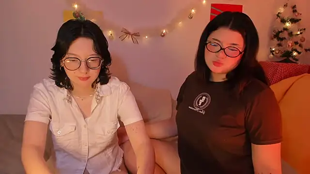 Snapshot of Gaby_Danna chatting on 12-21-25, 06:31 Gaby Danna online show from 12-21-25, 06:31