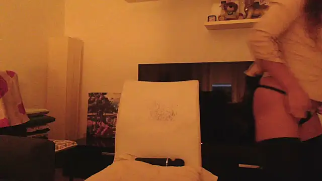 Snapshot of fragrance72 chatting on 10-04-25, 05:16 fragrance72 online show from 10-04-25, 05:16