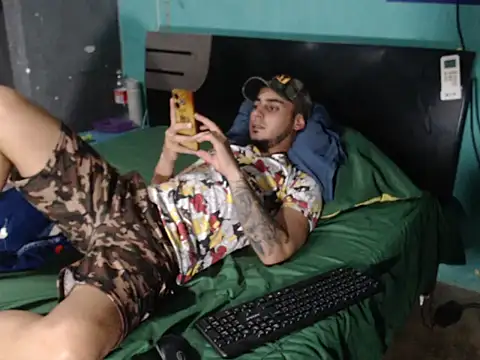 Snapshot of xxxxhotxoxo chatting on 11-21-25, 08:51 xxxxhotxoxo online show from 11-21-25, 08:51