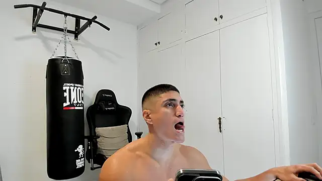 Snapshot of dan01_ chatting on 12-20-25, 05:20 dan01 online show from 12-20-25, 05:20