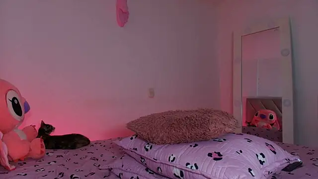 Snapshot of emy_colee chatting on 02-20-26, 09:37 emy colee online show from 02-20-26, 09:37