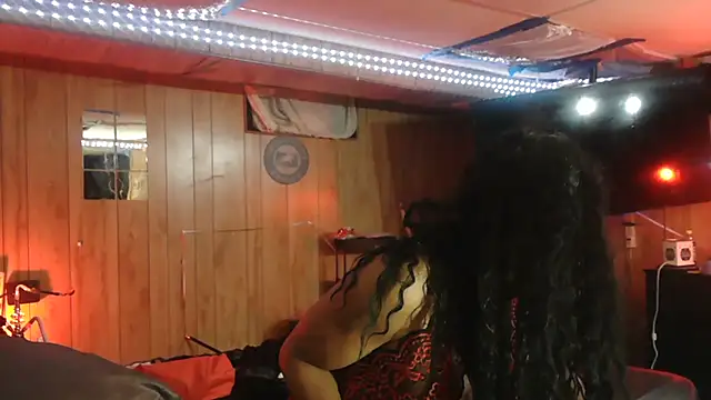 Snapshot of Tsnitra chatting on 10-20-25, 08:15 Tsnitra online show from 10-20-25, 08:15