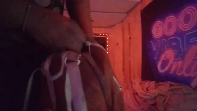 Snapshot of Tsnitra chatting on 01-11-26, 03:39 Tsnitra online show from 01-11-26, 03:39