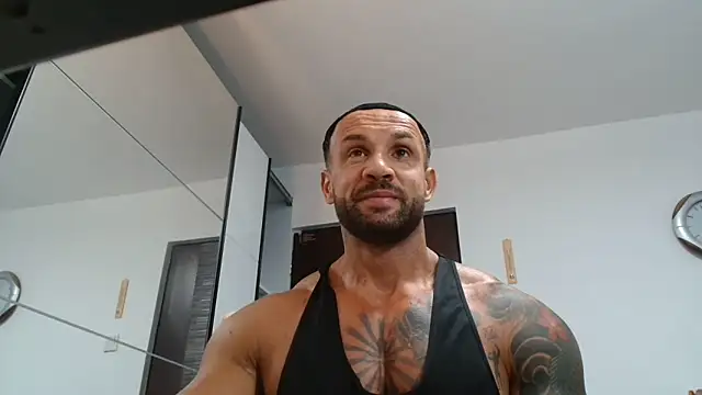 Snapshot of Magnificmuscles89 chatting on 06-08-26, 08:58 Magnificmuscles89 online show from 06-08-26, 08:58