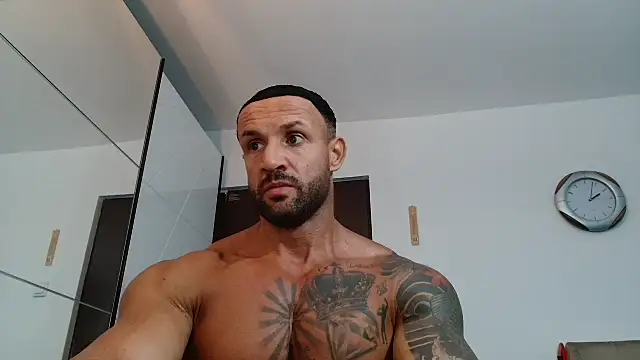 Snapshot of Magnificmuscles89 chatting on 06-15-26, 11:01 Magnificmuscles89 online show from 06-15-26, 11:01