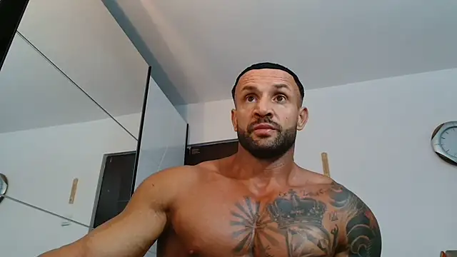 Snapshot of Magnificmuscles89 chatting on 06-24-26, 10:31 Magnificmuscles89 online show from 06-24-26, 10:31