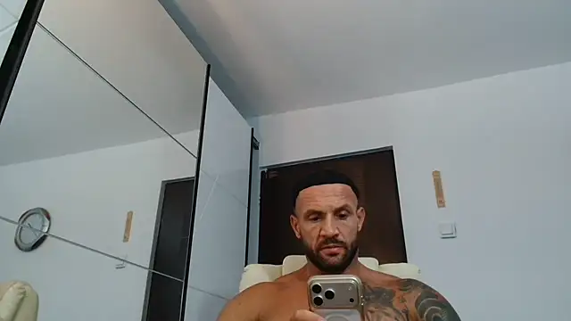 Snapshot of Magnificmuscles89 chatting on 06-26-26, 10:47 Magnificmuscles89 online show from 06-26-26, 10:47