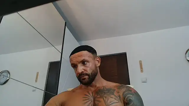 Snapshot of Magnificmuscles89 chatting on 06-29-26, 09:26 Magnificmuscles89 online show from 06-29-26, 09:26