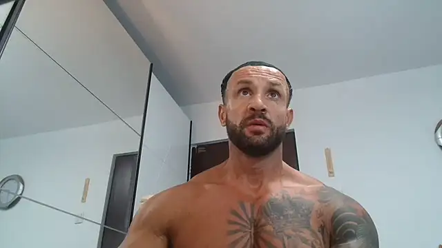 Snapshot of Magnificmuscles89 chatting on 07-06-26, 11:40 Magnificmuscles89 online show from 07-06-26, 11:40