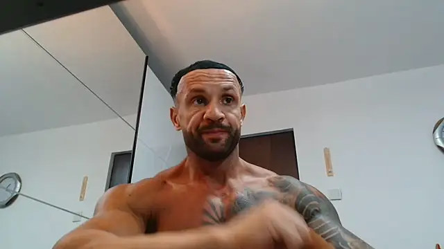 Snapshot of Magnificmuscles89 chatting on 07-06-26, 07:49 Magnificmuscles89 online show from 07-06-26, 07:49