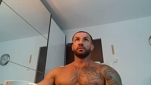 Snapshot of Magnificmuscles89 chatting on 07-16-26, 10:32 Magnificmuscles89 online show from 07-16-26, 10:32