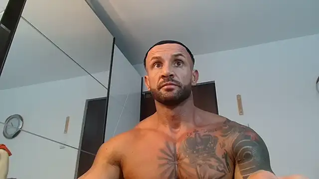 Snapshot of Magnificmuscles89 chatting on 07-16-26, 10:38 Magnificmuscles89 online show from 07-16-26, 10:38