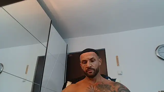 Snapshot of Magnificmuscles89 chatting on 07-17-26, 03:07 Magnificmuscles89 online show from 07-17-26, 03:07