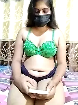 Snapshot of SLZAARA chatting on 12-22-24, 04:48 SLZAARA online show from 12-22-24, 04:48