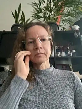 AnnikaRose online show from 11-18-25, 06:40