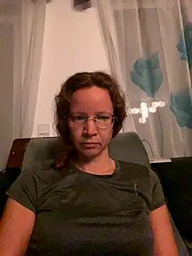 AnnikaRose online show from 11-19-25, 06:46