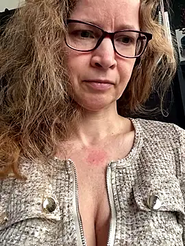 AnnikaRose online show from 04-14-26, 06:08