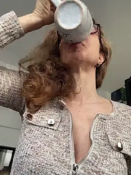 AnnikaRose online show from 04-15-26, 05:47