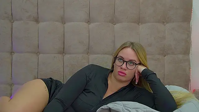 MariaNeumann online show from 03-01-25, 03:32