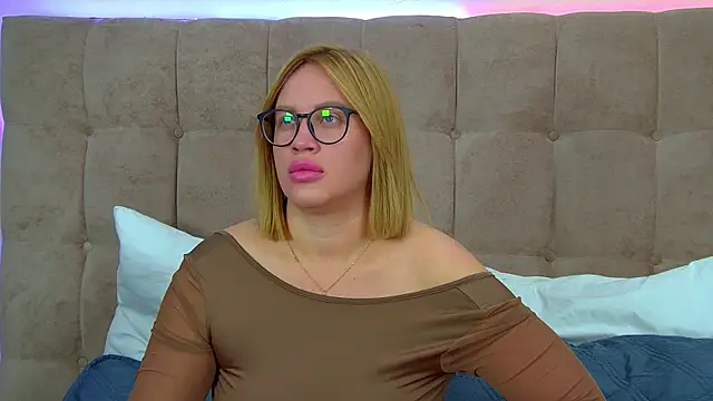 MariaNeumann online show from 09-28-25, 06:46