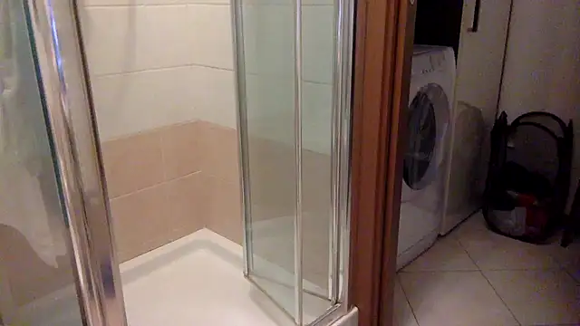 Snapshot of Gladiator_3 chatting on 02-14-25, 12:03 Gladiator 3 online show from 02-14-25, 12:03