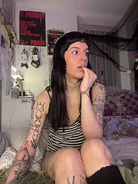 Snapshot of giuli_zerozero chatting on 01-12-26, 04:23 giuli zerozero online show from 01-12-26, 04:23