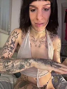 Snapshot of giuli_zerozero chatting on 03-05-26, 12:23 giuli zerozero online show from 03-05-26, 12:23