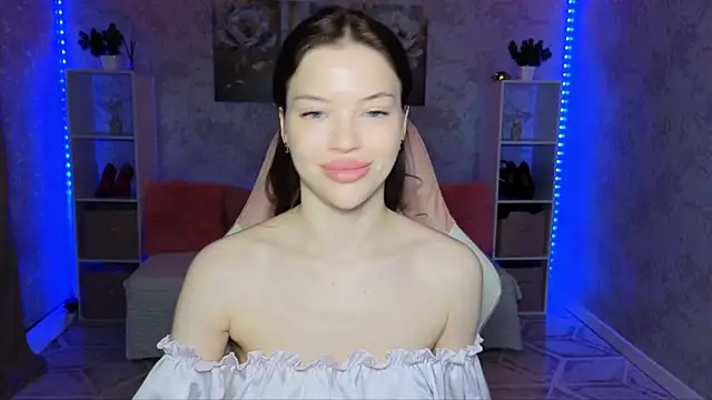 Snapshot of EmmyMills chatting on 05-03-26, 10:05 EmmyMills online show from 05-03-26, 10:05