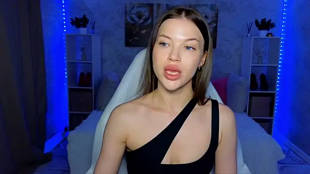 Snapshot of EmmyMills chatting on 06-01-26, 08:32 EmmyMills online show from 06-01-26, 08:32