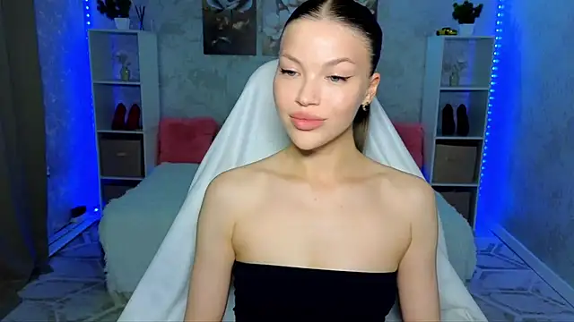 EmmyMills online show from 06-15-26, 06:21