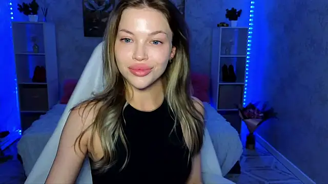 EmmyMills online show from 06-19-26, 08:56