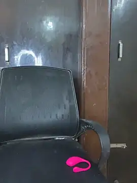 Snapshot of Cute-Russian chatting on 02-27-26, 05:07 Cute-Russian online show from 02-27-26, 05:07