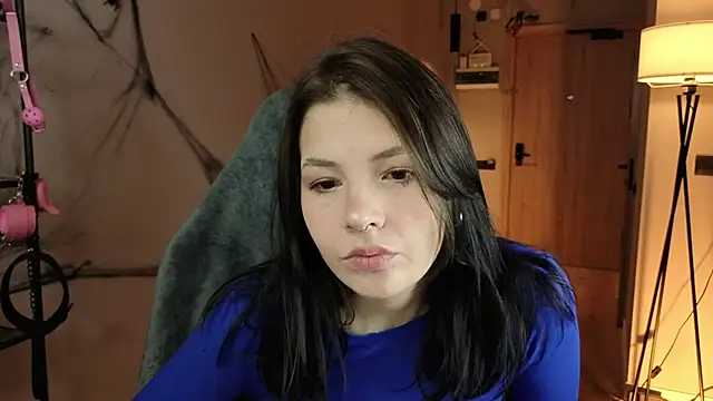 Snapshot of AnnaTrueno chatting on 11-05-25, 06:30 AnnaTrueno online show from 11-05-25, 06:30