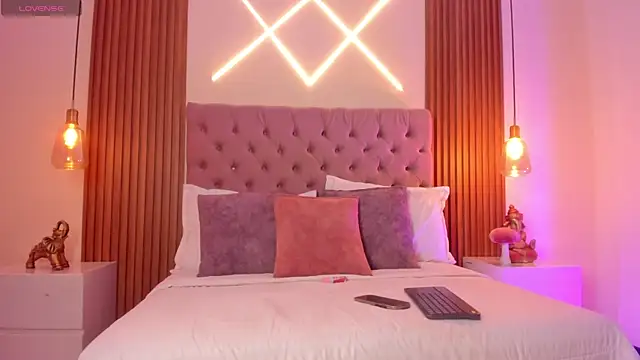 Sophia turneer online show from 09-11-25, 02:00