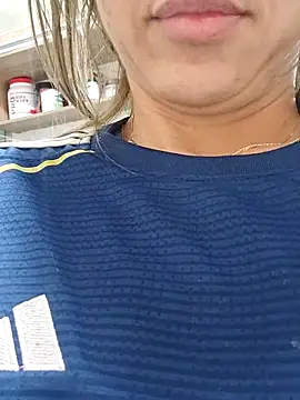 Snapshot of melissa_35_ chatting on 10-20-25, 11:43 melissa 35 online show from 10-20-25, 11:43