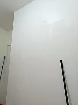 Snapshot of Mickael19 chatting on 11-27-25, 07:32 Mickael19 online show from 11-27-25, 07:32