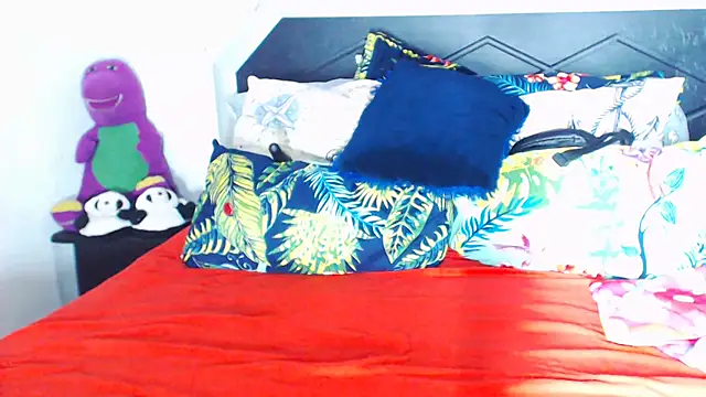 Snapshot of Bulkyyass chatting on 03-16-26, 01:26 Bulkyyass online show from 03-16-26, 01:26