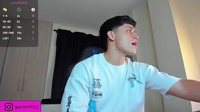 Snapshot of _joansoto chatting on 03-04-25, 01:28 joansoto online show from 03-04-25, 01:28