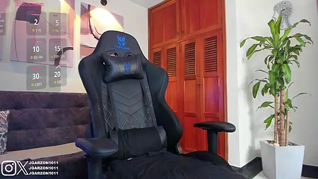 Snapshot of _joansoto chatting on 09-09-25, 02:05 joansoto online show from 09-09-25, 02:05