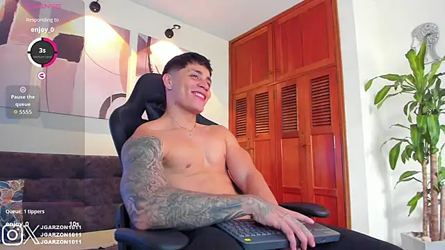 Snapshot of _joansoto chatting on 09-15-25, 02:17 joansoto online show from 09-15-25, 02:17