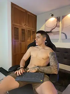 Snapshot of _joansoto chatting on 12-02-25, 01:50 joansoto online show from 12-02-25, 01:50