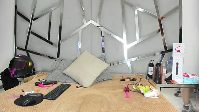 Catherinee69 x online show from 12-04-25, 03:38