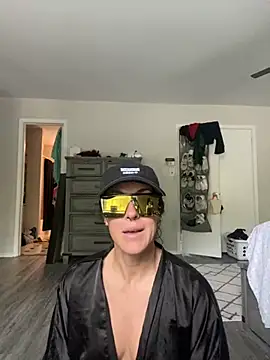 Snapshot of mrs__unknown chatting on 10-12-25, 04:28 mrs unknown online show from 10-12-25, 04:28