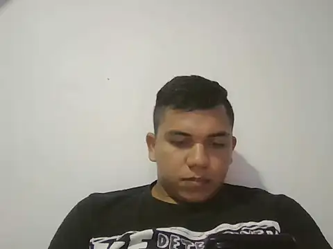 Snapshot of Eren_18 chatting on 11-15-25, 02:57 Eren 18 online show from 11-15-25, 02:57