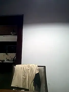 Snapshot of FemMom chatting on 10-05-25, 03:32 FemMom online show from 10-05-25, 03:32