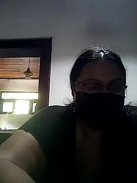 Snapshot of FemMom chatting on 10-08-25, 09:40 FemMom online show from 10-08-25, 09:40