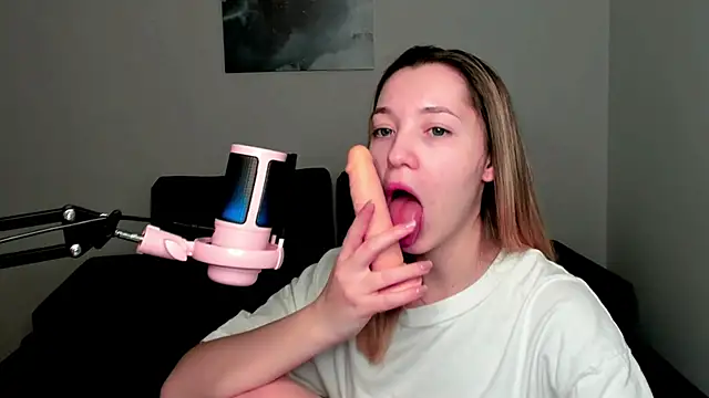 MiaThaine online show from 01-14-25, 02:40