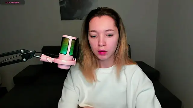 MiaThaine online show from 01-17-25, 01:03