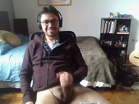 Snapshot of Diptongo chatting on 10-26-25, 05:41 Diptongo online show from 10-26-25, 05:41