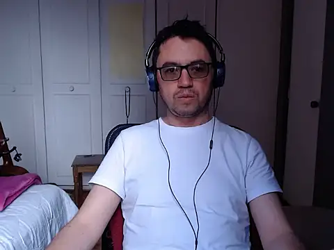 Snapshot of Diptongo chatting on 12-03-25, 03:10 Diptongo online show from 12-03-25, 03:10